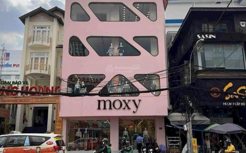 48 Trần Nguyên Đán, Phường Tân Định, Quận 1  - Diện tích: 8m x 17m  - HĐT : 100tr - Giá: 49 tỷ xuống còn 40 tỷ chốt