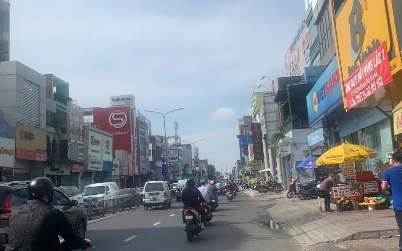 Bán nhà Mặt Tiền Hoàng Văn Thụ P.4 Quận Tân Bình. 4,35m x 24m nở hậu. 4 Tầng + Lửng. Giá 32 Tỷ