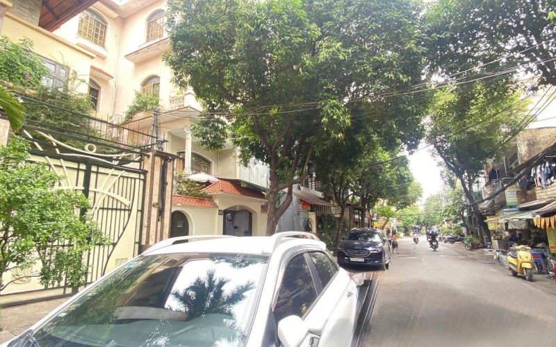 BIỆT THỰ ĐẲNG CẤP ngay nhà GA T3 Mặt Tiền Trần Văn Dư P.12 Quận Tân Bình. Diện tích : 10m x 20m. 3 Tầng. Giá 55 Tỷ