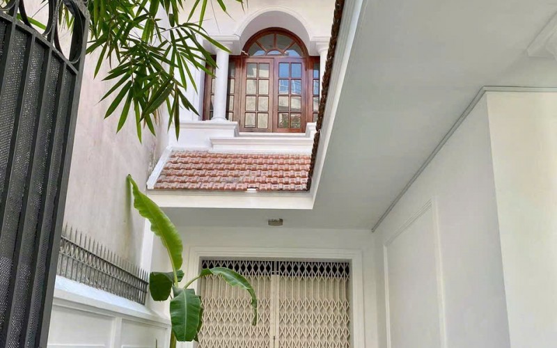 BIỆT THỰ TUYỆT ĐẸP ! Bán Biệt Thự Nguyễn Cảnh Dị ngay Sân Bay Quận Tân Bình. 13m x 20m. 3 Tầng + ST. Giá 36 Tỷ 800