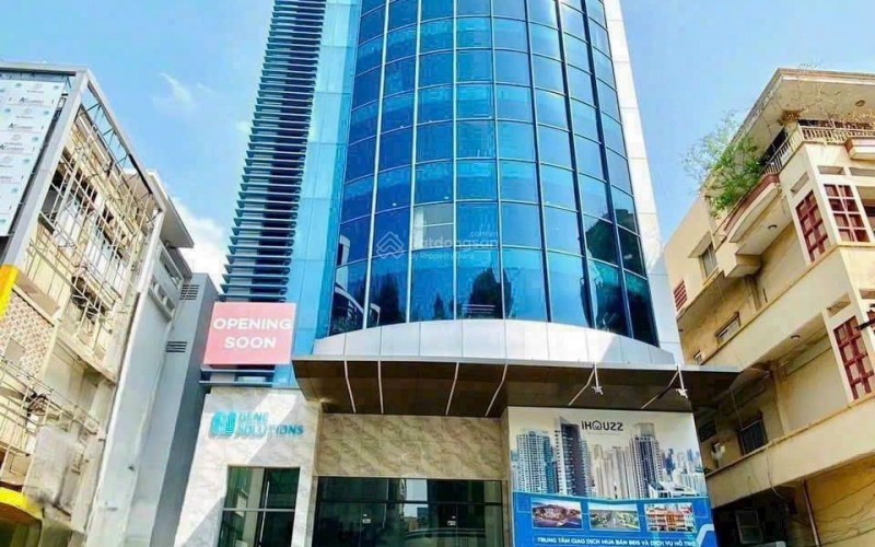 Chuyển nhượng building vip nhất sân bay TSN Mặt tiền Hoàng Việt - Út Tịch P4 Tân Bình 14 x20m 2Hầm 10 Tầng giá 135 tỷ