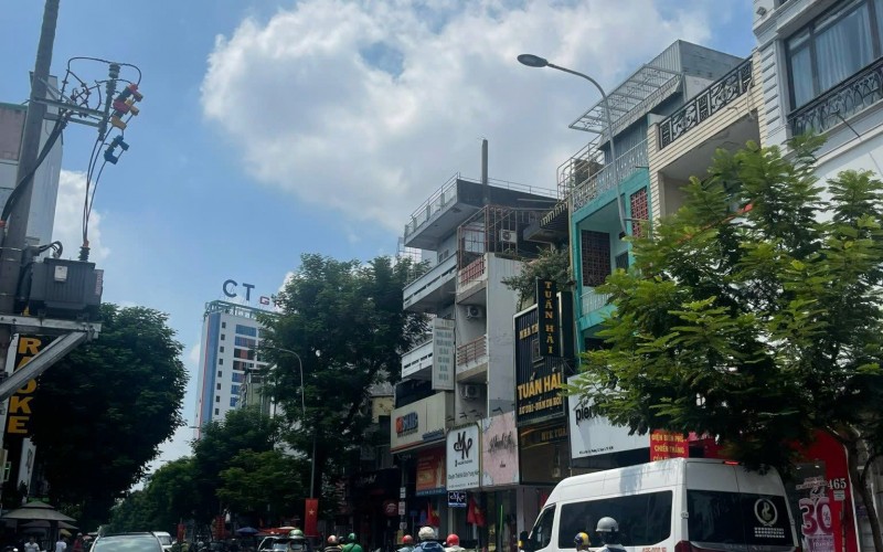 CỰC PHẨM TUYẾN ĐƯỜNG ! Bán nhà Mặt Tiền ĐẸP Lê Văn Sỹ Quận 3. 6m x 16m. 4 Tầng. 44 Tỷ