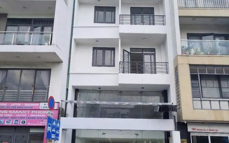 HÂN HOAN CHÀO ĐÓN QUÝ KHÁCH ! Bán nhà Mặt Tiền Hoàng Sa Quận 3. 6,7m x 13,2m nở hậu. 6 Tầng. Giá 32 Tỷ 700 triệu