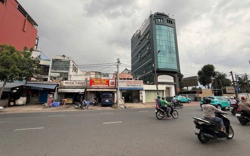 Mặt tiền Quốc lộ 13 vị trí đẹp. Dt: 10,5x25m. chỉ có 58 tỷ