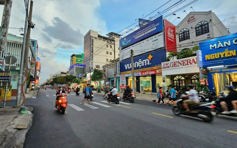 Perfect ! Bán nhà Mặt Tiền Cách Mạng Tháng 8 P.7 Quận Tân Bình. DT 11,2m x 24m. HĐT 185tr/th. Giá 87 Tỷ thương lượng