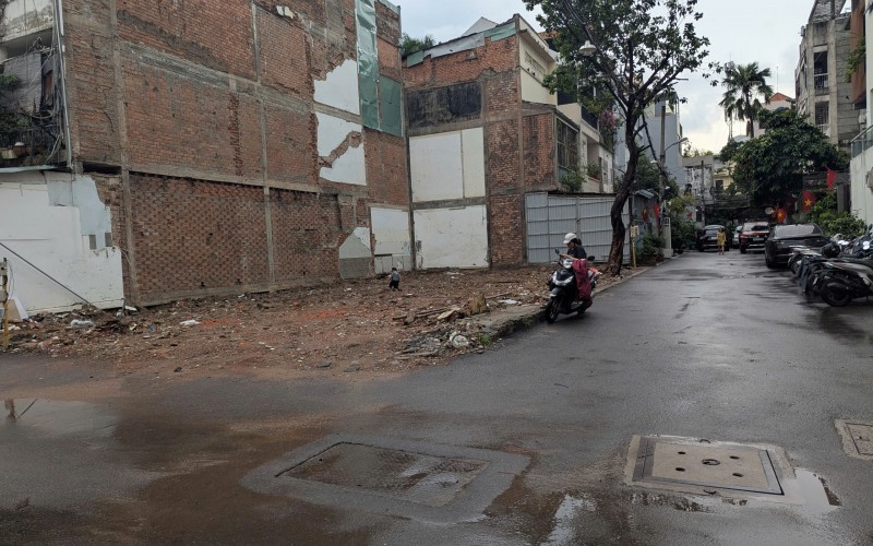 PHÙ HỢP KHÁCH XÂY TOA NHÀ - CHDV. Bán Khuôn Đất Vàng Hẻm VIP Hai Bà Trưng Quận 3. 11,5m x 22m. CTXD Cao Tầng. Giá 95 Tỷ thương lượng