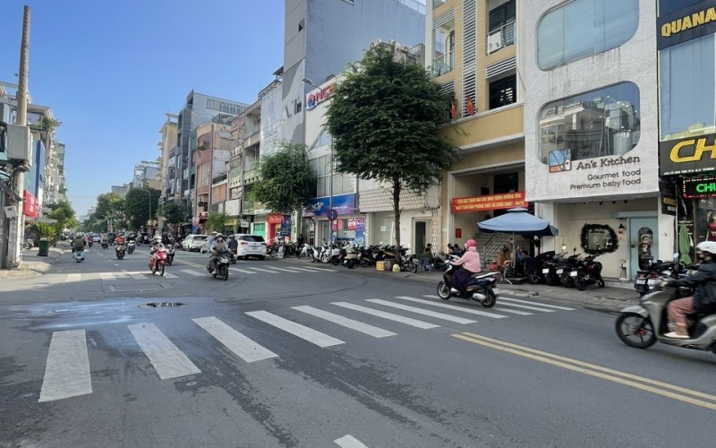 SẢN PHẨM CẦN CHỦ NHÂN ! Bán nhà Mặt Tiền Cách Mạng Tháng Tám Quận Tân Bình. 4,5m x 17m nở hậu 4,85m. HĐT 50tr/th. Giá 23 Tỷ