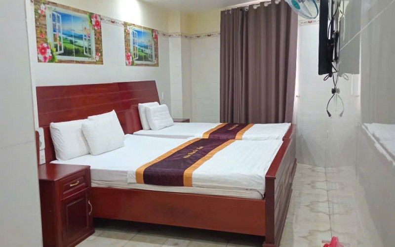 Sản Phẩm Hiếm ! Bán Toà Khách Sạn ngay khu K300 quận Tân Bình. 8m x 20m. Hầm Lửng 6 Tầng. Thu Nhập 250tr/th. Giá 52 Tỷ