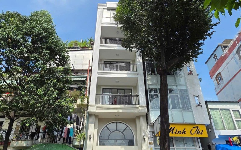 SẢN PHẨM VÀNG ! Bán Nhà Khan Hiếm Mặt Tiền Trường Sa Quận 3. 4,4m x 17m nở hậu. 5 Tầng MCT . Giá 31 Tỷ thương lượng