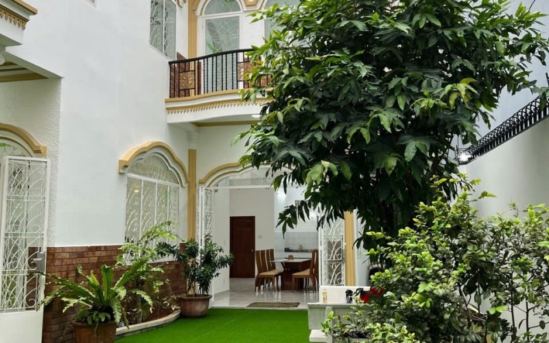 SIÊU BIỆT THỰ ĐẸP NHƯ MƠ ! Bán Biệt Thự ngay Vân Coi Quận Tân Binh. 15m x 22,5m . 2 Tầng + Sân Vườn Đẹp Như Mơ. Giá 42 Tỷ