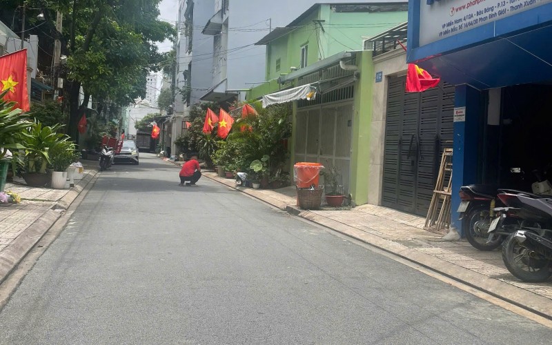 SIÊU KHUÔNG ĐẤT BỀ NGANG ĐẸP ! Bán Khuông Đất ngay nhà Ga T3 Quận Tân Bình. 11m x 17m. CTXD Hầm 6 Tầng. Giá 33 Tỷ