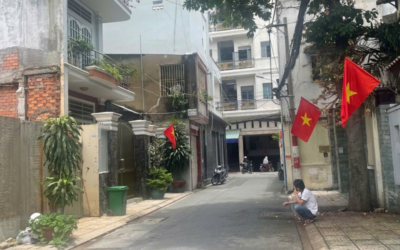 SIÊU KHUÔNG ĐẤT BỀ NGANG ĐẸP ! Bán Khuông Đất ngay nhà Ga T3 Quận Tân Bình. 11m x 17m. CTXD Hầm 6 Tầng. Giá 33 Tỷ