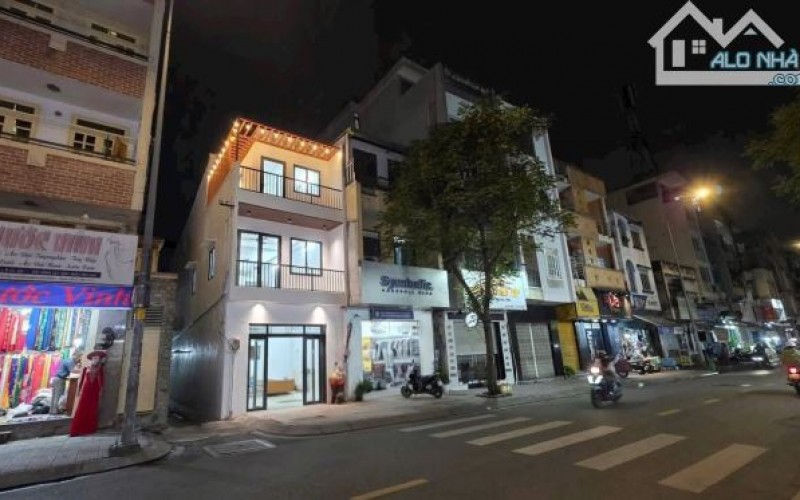 Siêu vị trí mặt tiền Cách Mạng Tháng 8. 4,5x15m. nhà đẹp. giá 18,5 tỷ