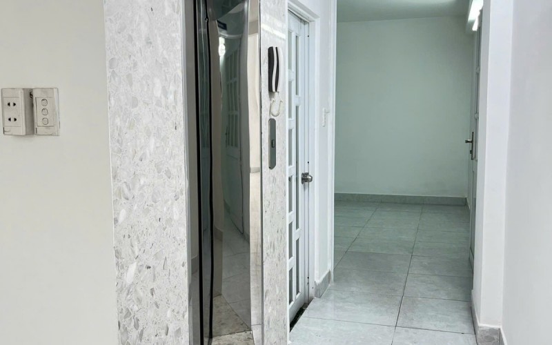 Siêu vị trí mặt tiền Thăng Long khu sân bay. 4,4x20m 5 lầu chỉ 22,5 tỷ