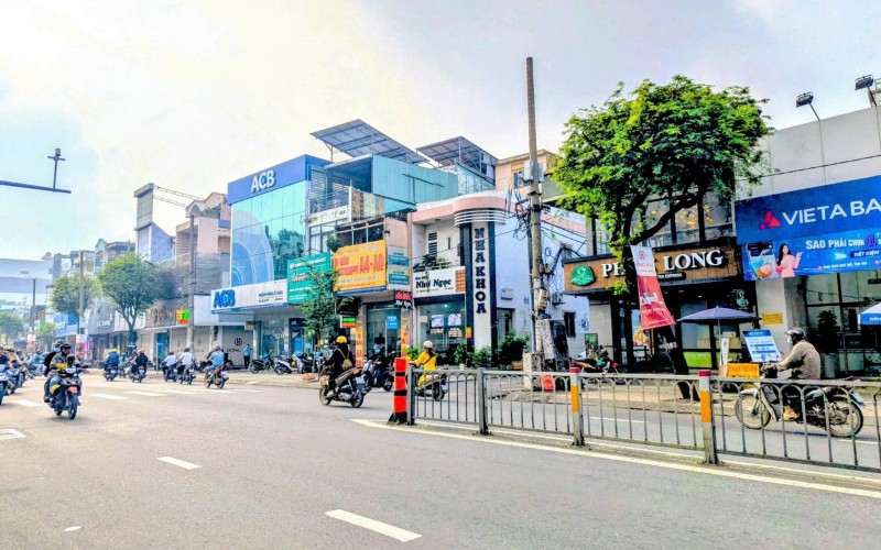 Tuyệt Đẹp ! Bán Nhà Góc 2 Mặt Tiền Thương Hiệu Trường Chinh P.14 Quận Tân Bình. 5,45m x 28m nở hậu 6,65m. HĐT 120tr/th dài hạn. Giá 55 tỷ