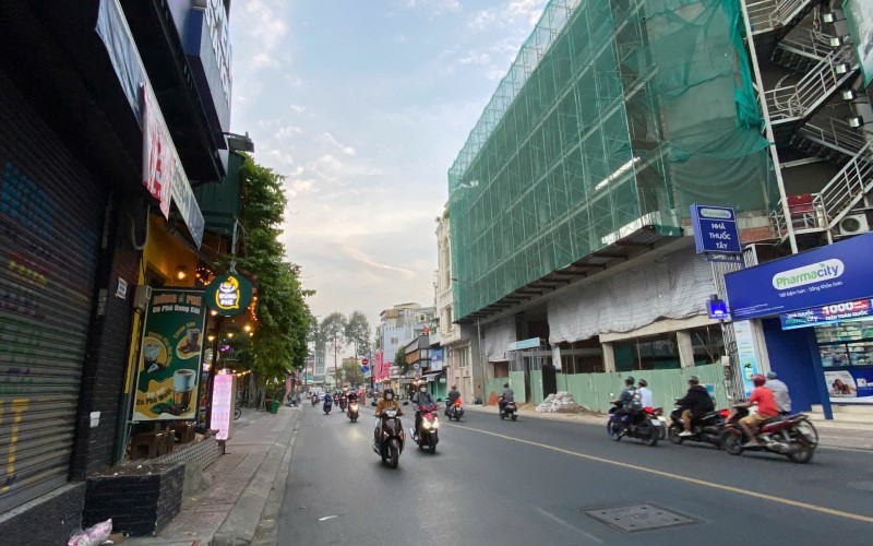 TUYỆT PHẨM ! Bán nhà 2 Mặt Tiền Hoàng Việt - Út Tịch P.4 Quận Tân Bình. 4,5m x 19m. 6 Tầng . HĐT 70tr/th. Giá 32 Tỷ