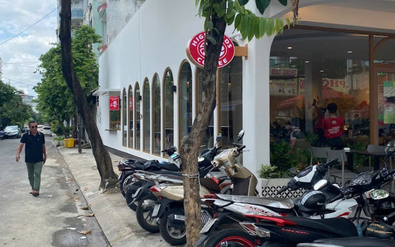 Vị trí đẹp - Góc 2MT 53 Phan Huy Ích | 8.3x25m | Highland thuê - 110tr/tháng |