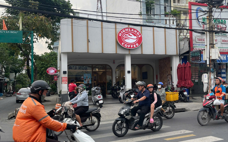 Vị trí đẹp - Góc 2MT 53 Phan Huy Ích | 8.3x25m | Highland thuê - 110tr/tháng |